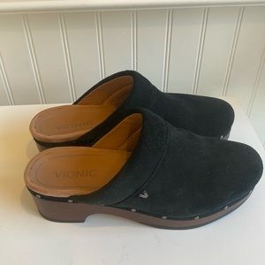 Vionic Black suede clogs